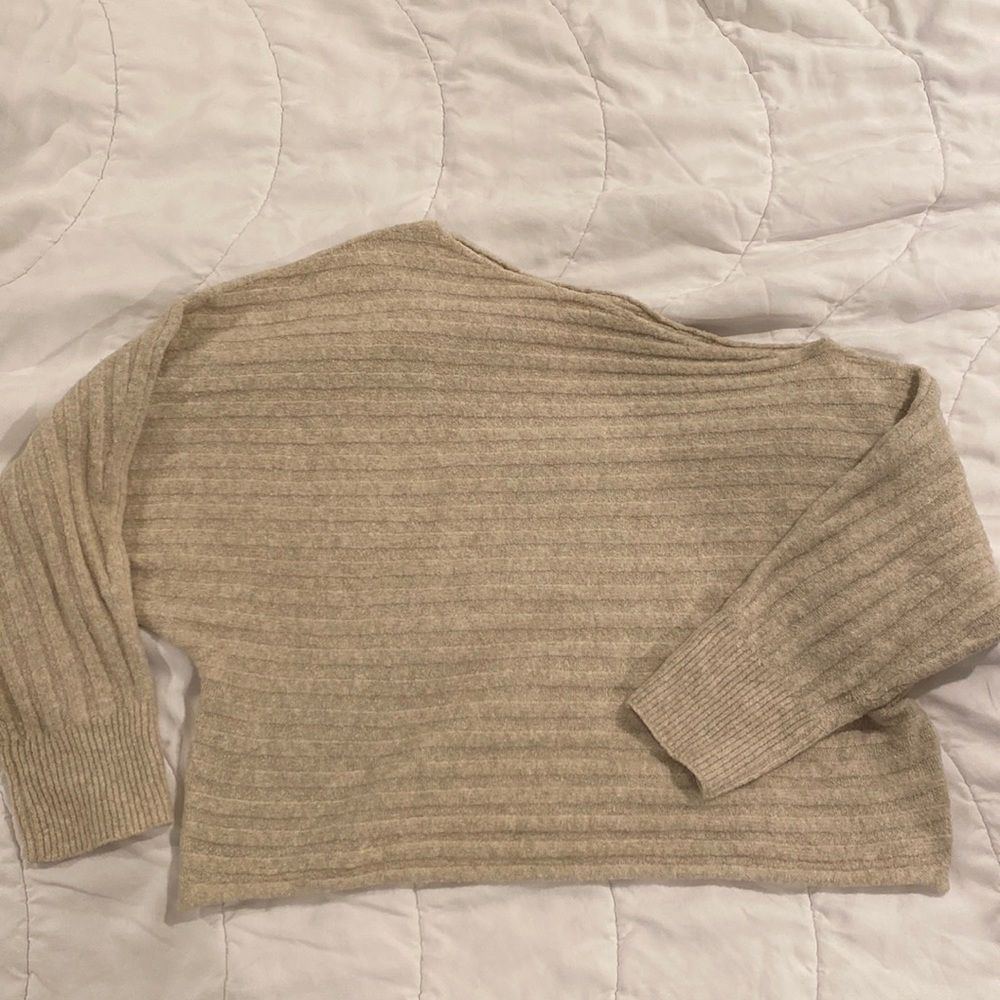 Off-the-shoulder cropped sweater